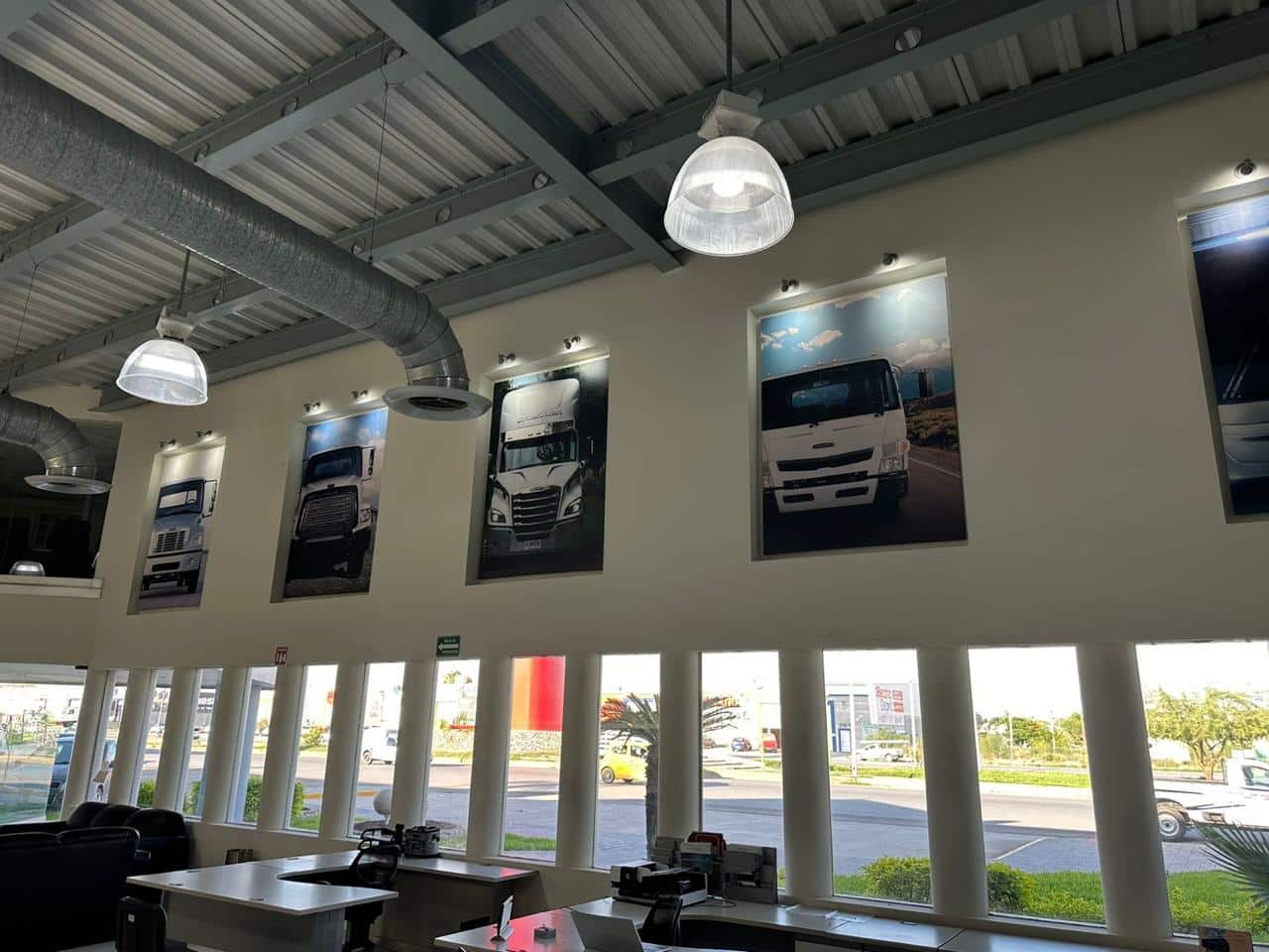 Cuadros para empresas Cuadros decorativos en un departamento muestra